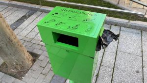 El Ayuntamiento de Calahorra instala 35 papeleras para depositar los residuos caninos