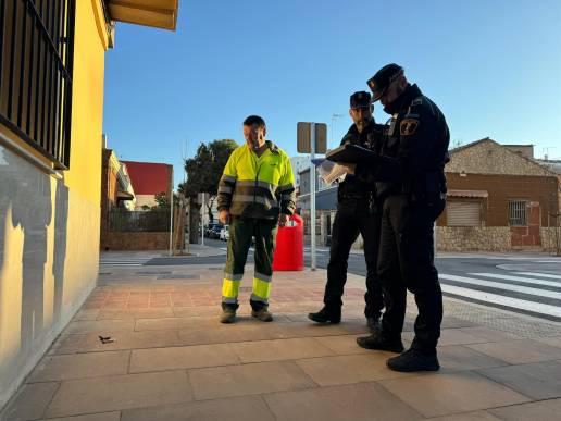Paterna endurece hasta mil euros las multas por no recoger heces caninas y llevar perros sin microchip