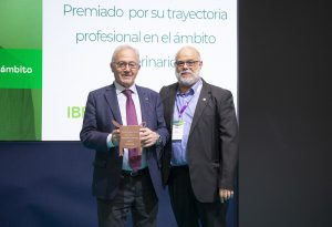 Iberzoo Propet reconoce la trayectoria y el liderazgo de Felipe Vilas al frente de la veterinaria madrileña
