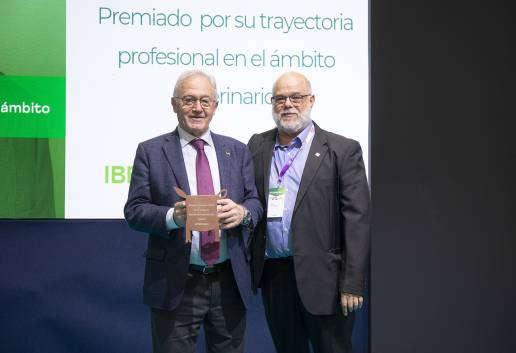Iberzoo Propet reconoce la trayectoria y el liderazgo de Felipe Vilas al frente de la veterinaria madrileña