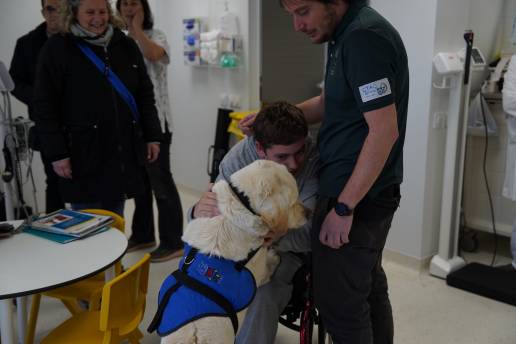 Purina colabora con el Hospital Trueta para mejorar el bienestar de niños con parálisis cerebral con la Terapia Asistida con Perros