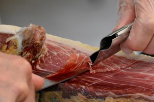 Luis Planas destaca la oportunidad del acuerdo con Mercosur para impulsar las exportaciones de jamón y reforzar el liderazgo del sector