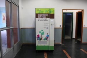  Ayuntamiento distribuye 7,2 millones de bolsas para heces caninas y cada barrio cuenta con máquina expendedora