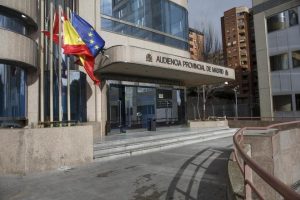 Un asistente en centro veterinario condenado por desviar casi 95.000 euros de una clínica