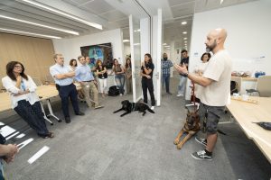 Elanco reconoce la labor de los equipos caninos de ERICAM tras su participación en las labores de rescate del terremoto de Venezuela