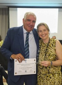 El veterinario Luis Núñez Desiré, distinguido con el Premio a la Excelencia y al Compromiso Profesional de Galicia