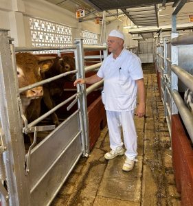 Fernando Martínez Sánchez: las relevantes funciones de la profesión antes, durante y después del sacrificio animal