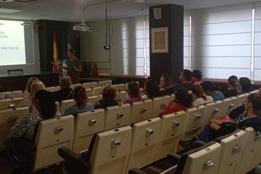 El Colegio de Veterinarios de Cádiz imparte una formación en seguridad alimentaria al Banco de Alimentos